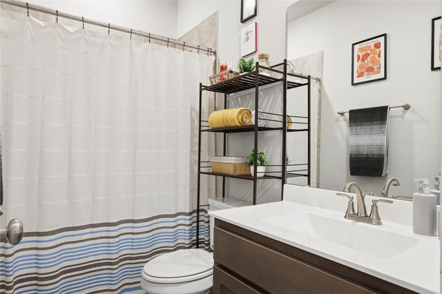 514 Clearlake DR, Hutto, TX 78634