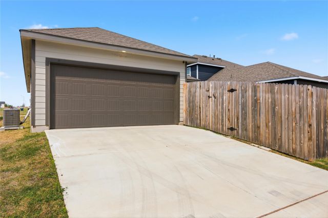 514 Clearlake DR, Hutto, TX 78634