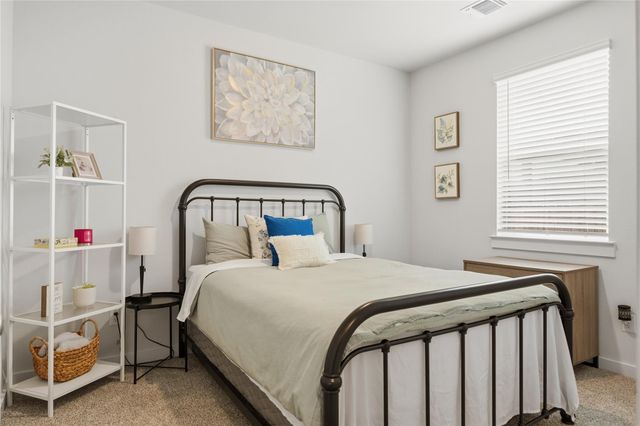 514 Clearlake DR, Hutto, TX 78634