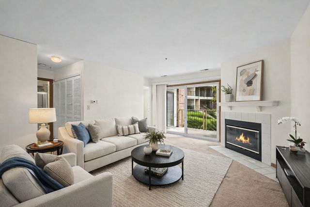 611 Hapsfield Lane 100, Buffalo Grove, IL 60089