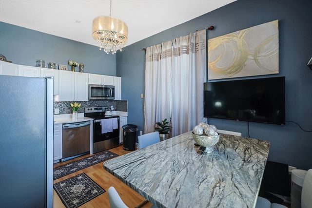 7 Main St 203, Brockton, MA 02301