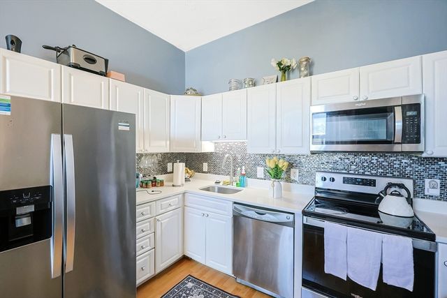 7 Main St 203, Brockton, MA 02301