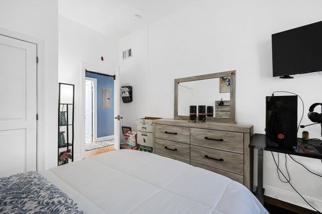 7 Main St 203, Brockton, MA 02301