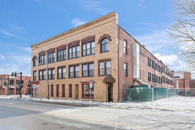 7 Main St 203, Brockton, MA 02301