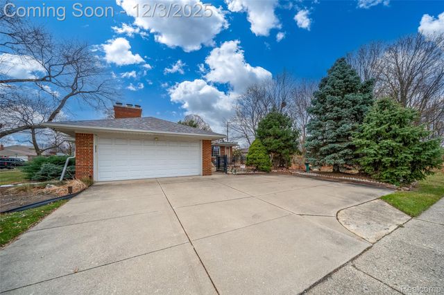 18710 Rockport Street, Roseville, MI 48066