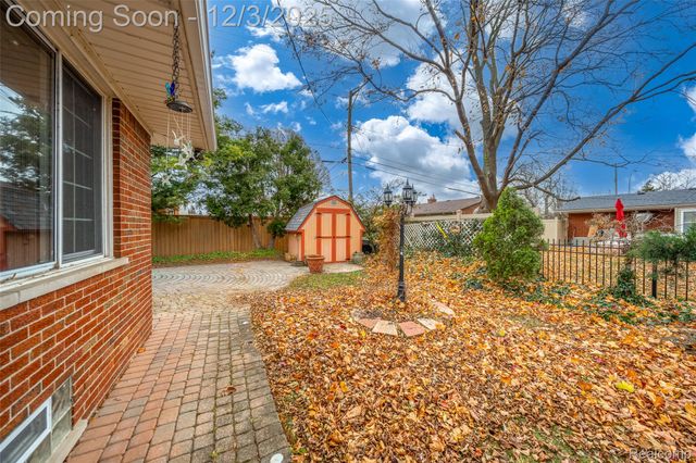 18710 Rockport Street, Roseville, MI 48066