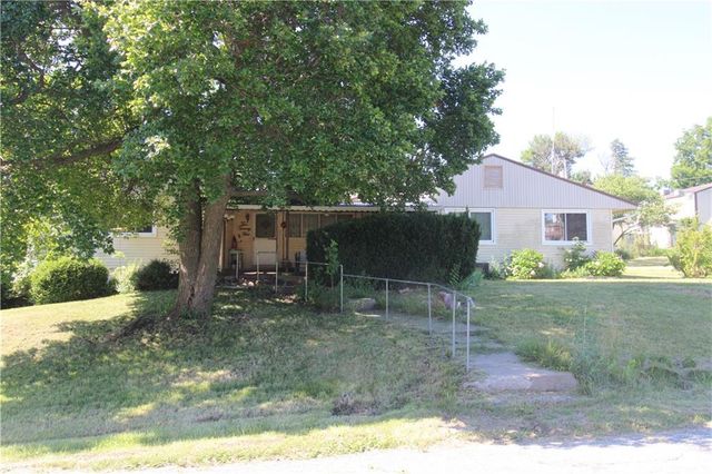 225 E 13th Street, Horton, KS 66439