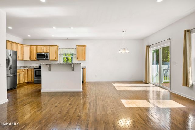 51 Flanders Lane, Bethlehem, NY 12203