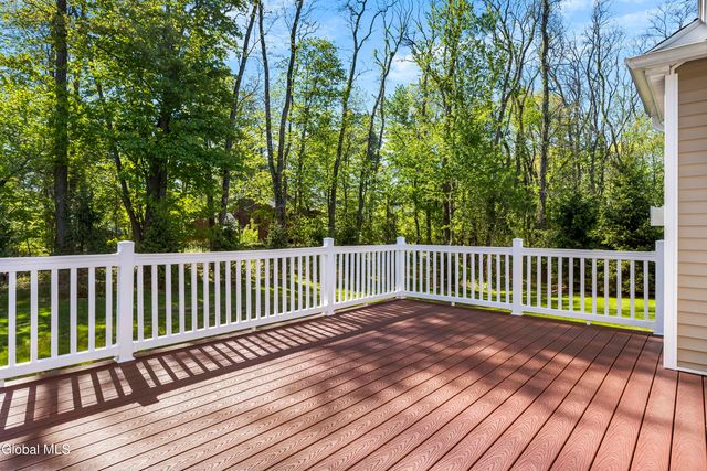 51 Flanders Lane, Bethlehem, NY 12203