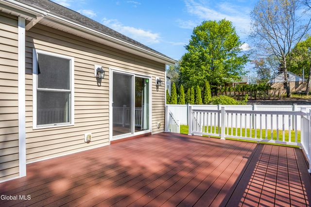 51 Flanders Lane, Bethlehem, NY 12203