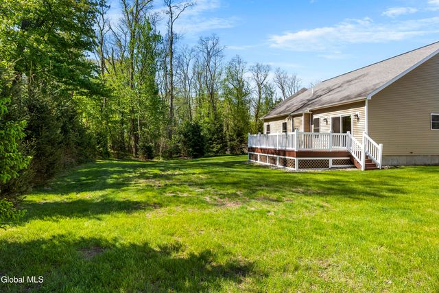 51 Flanders Lane, Bethlehem, NY 12203