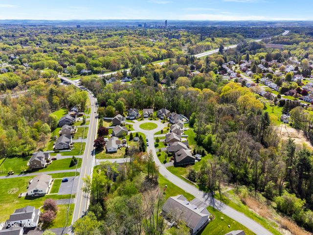51 Flanders Lane, Bethlehem, NY 12203