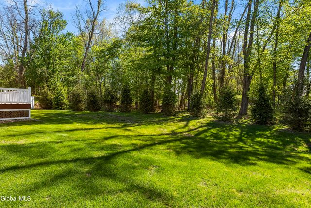 51 Flanders Lane, Bethlehem, NY 12203
