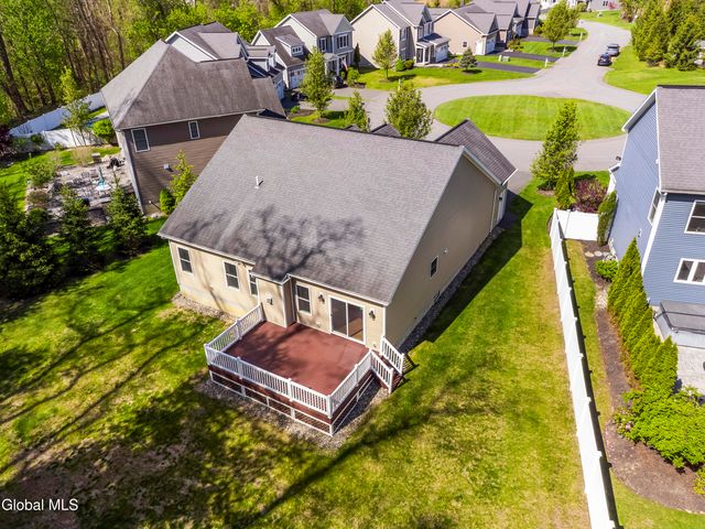 51 Flanders Lane, Bethlehem, NY 12203