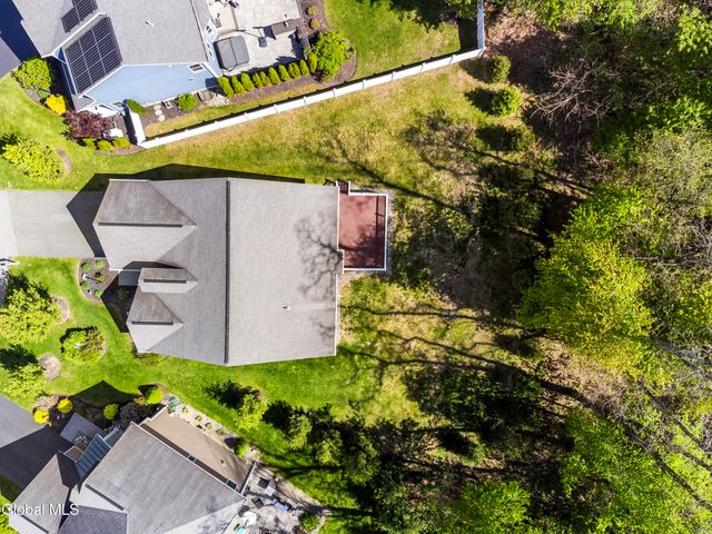 51 Flanders Lane, Bethlehem, NY 12203