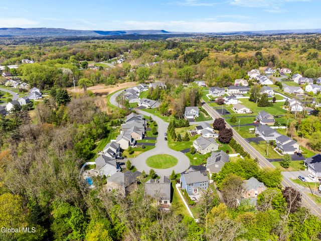 51 Flanders Lane, Bethlehem, NY 12203