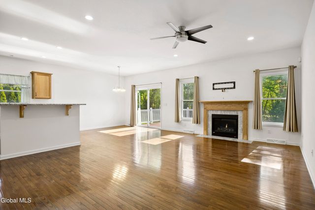 51 Flanders Lane, Bethlehem, NY 12203