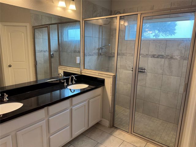 717 High Oaks, Bellville, TX 77418