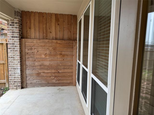 717 High Oaks, Bellville, TX 77418