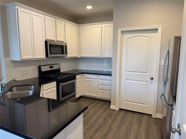 717 High Oaks, Bellville, TX 77418