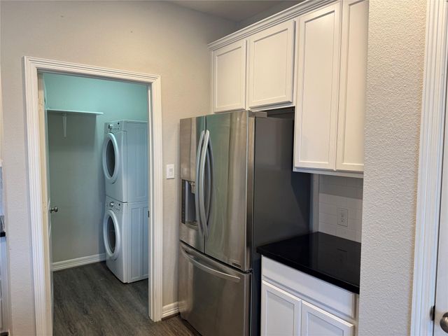 717 High Oaks, Bellville, TX 77418