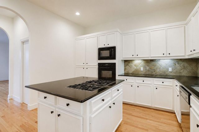 1412 Castle Court A, Houston, TX 77006