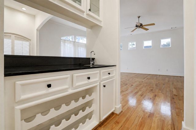 1412 Castle Court A, Houston, TX 77006