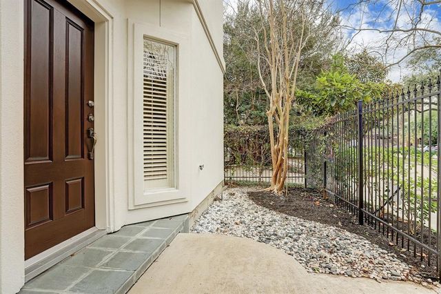 1412 Castle Court A, Houston, TX 77006