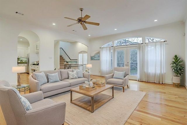 1412 Castle Court A, Houston, TX 77006