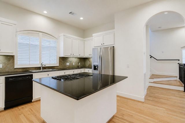 1412 Castle Court A, Houston, TX 77006