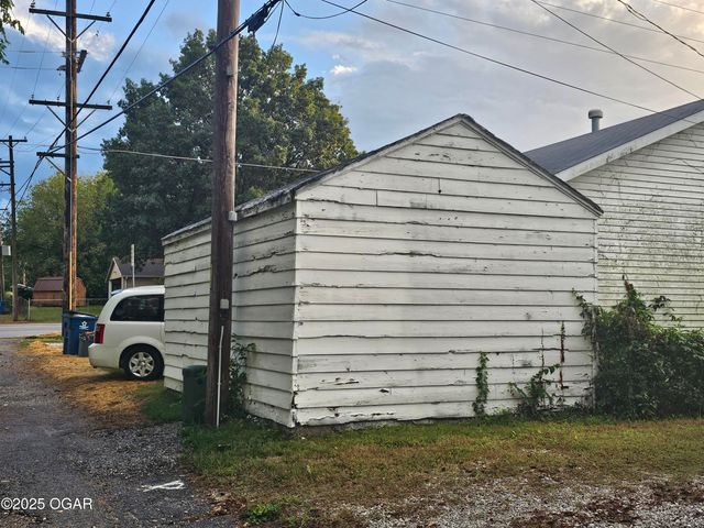 327 S Brownell Avenue, Joplin, MO 64801