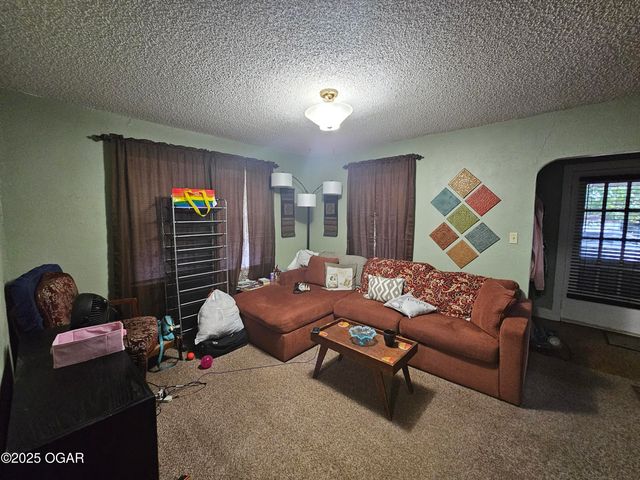 327 S Brownell Avenue, Joplin, MO 64801