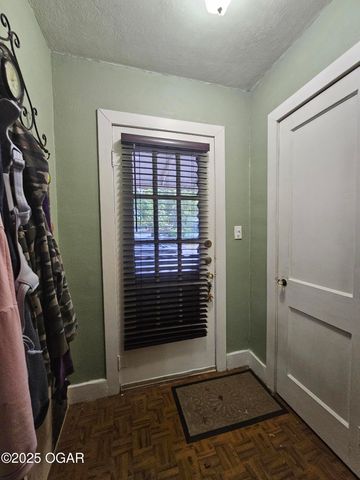 327 S Brownell Avenue, Joplin, MO 64801