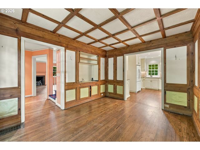 9124 Sw 23RD Dr, Portland, OR 97219