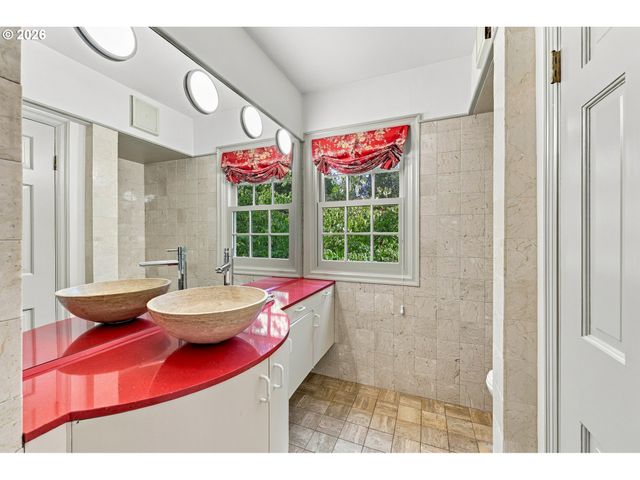 9124 Sw 23RD Dr, Portland, OR 97219