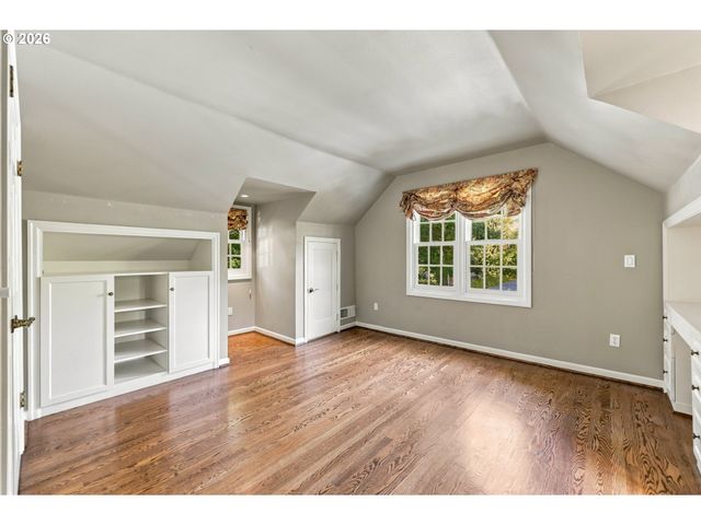 9124 Sw 23RD Dr, Portland, OR 97219