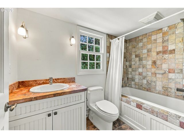 9124 Sw 23RD Dr, Portland, OR 97219