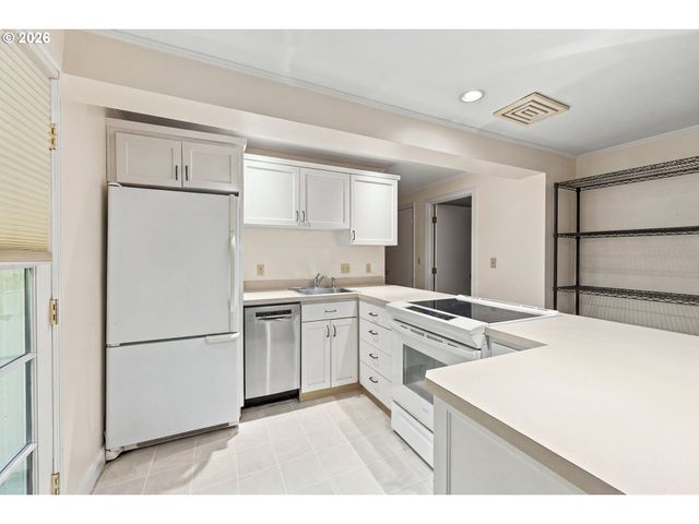 9124 Sw 23RD Dr, Portland, OR 97219