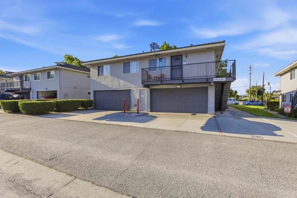 Image 26 of property listing at 812 Blossom Hill Road 2, San Jose, CA 95123