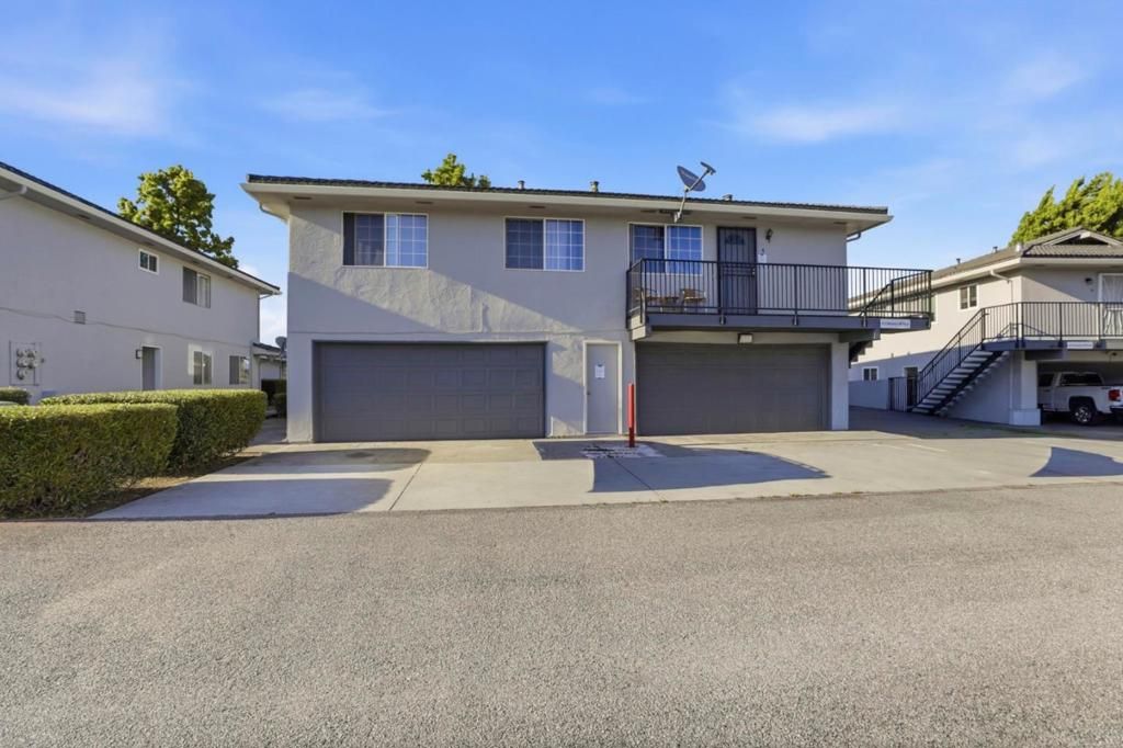 Image 27 of property listing at 812 Blossom Hill Road 2, San Jose, CA 95123