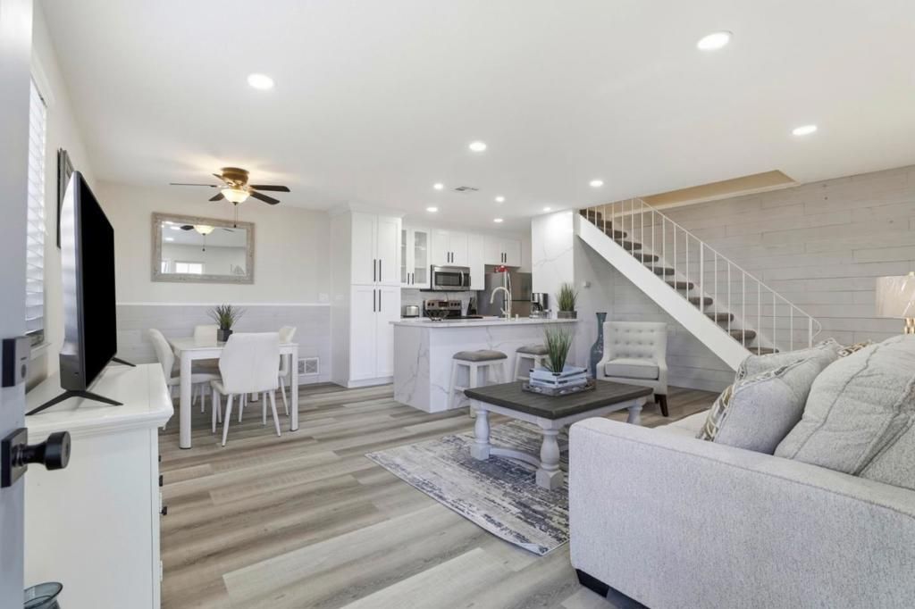 Image 5 of property listing at 812 Blossom Hill Road 2, San Jose, CA 95123