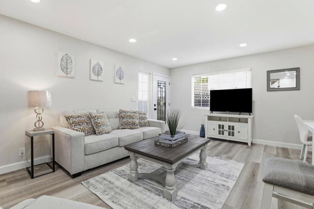 Image 7 of property listing at 812 Blossom Hill Road 2, San Jose, CA 95123