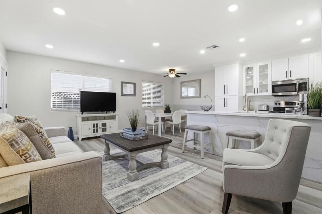 Image 8 of property listing at 812 Blossom Hill Road 2, San Jose, CA 95123