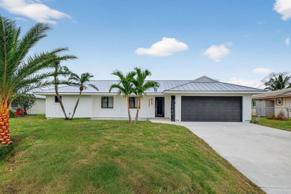 617 SE Whitmore Drive, Port St Lucie, FL 34984