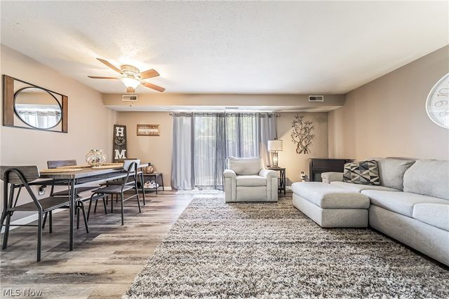 9611 Sunrise Boulevard K2, North Royalton, OH 44133