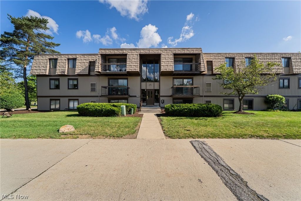 9611 Sunrise Boulevard K2, North Royalton, OH 44133