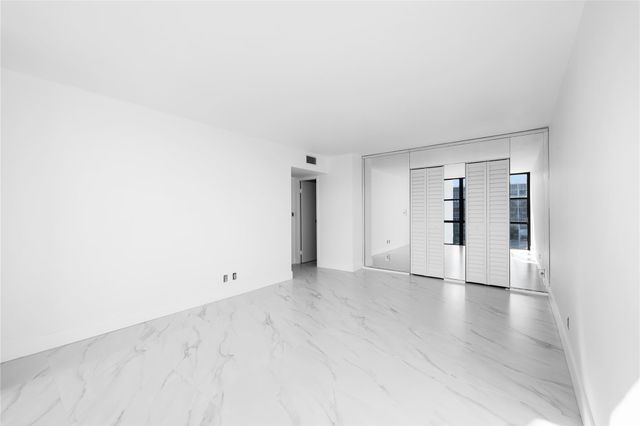 800 Parkview Dr 718, Hallandale Beach, FL 33009