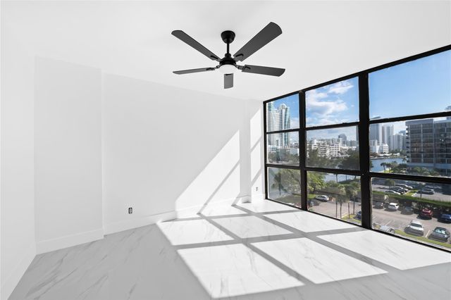 800 Parkview Dr 718, Hallandale Beach, FL 33009