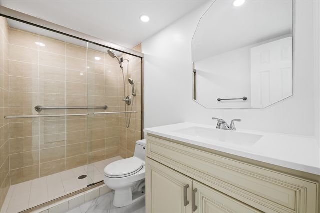 800 Parkview Dr 718, Hallandale Beach, FL 33009