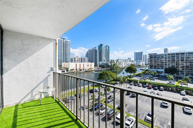 800 Parkview Dr 718, Hallandale Beach, FL 33009